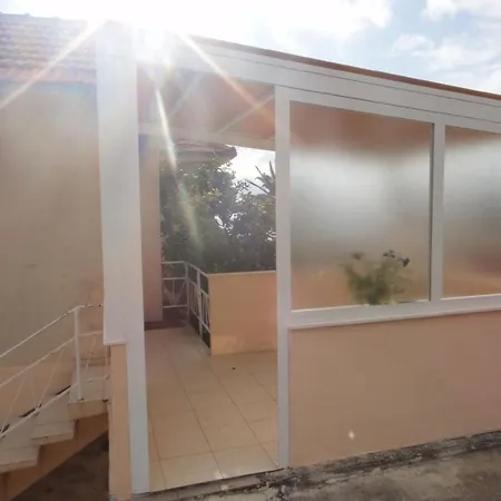 Seafront Pretner Apartamento *