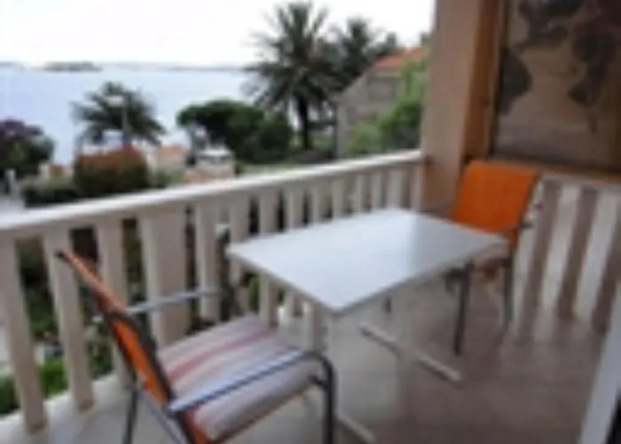 Seafront Pretner 아파트