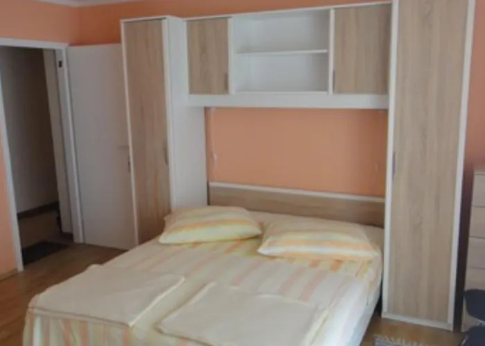 Seafront Pretner 아파트