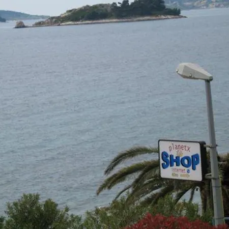 Seafront Pretner Apartment Orebić