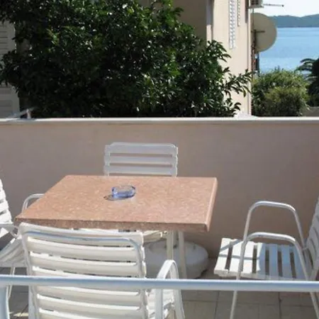 Seafront Pretner Apartment Orebic